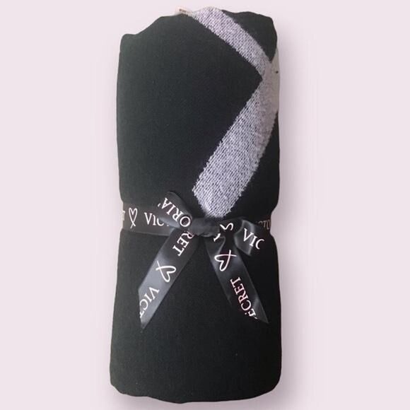 Victoria's Secret Fringe Throw Blanket Black with Pink Signature Heart - Picture 3 of 4